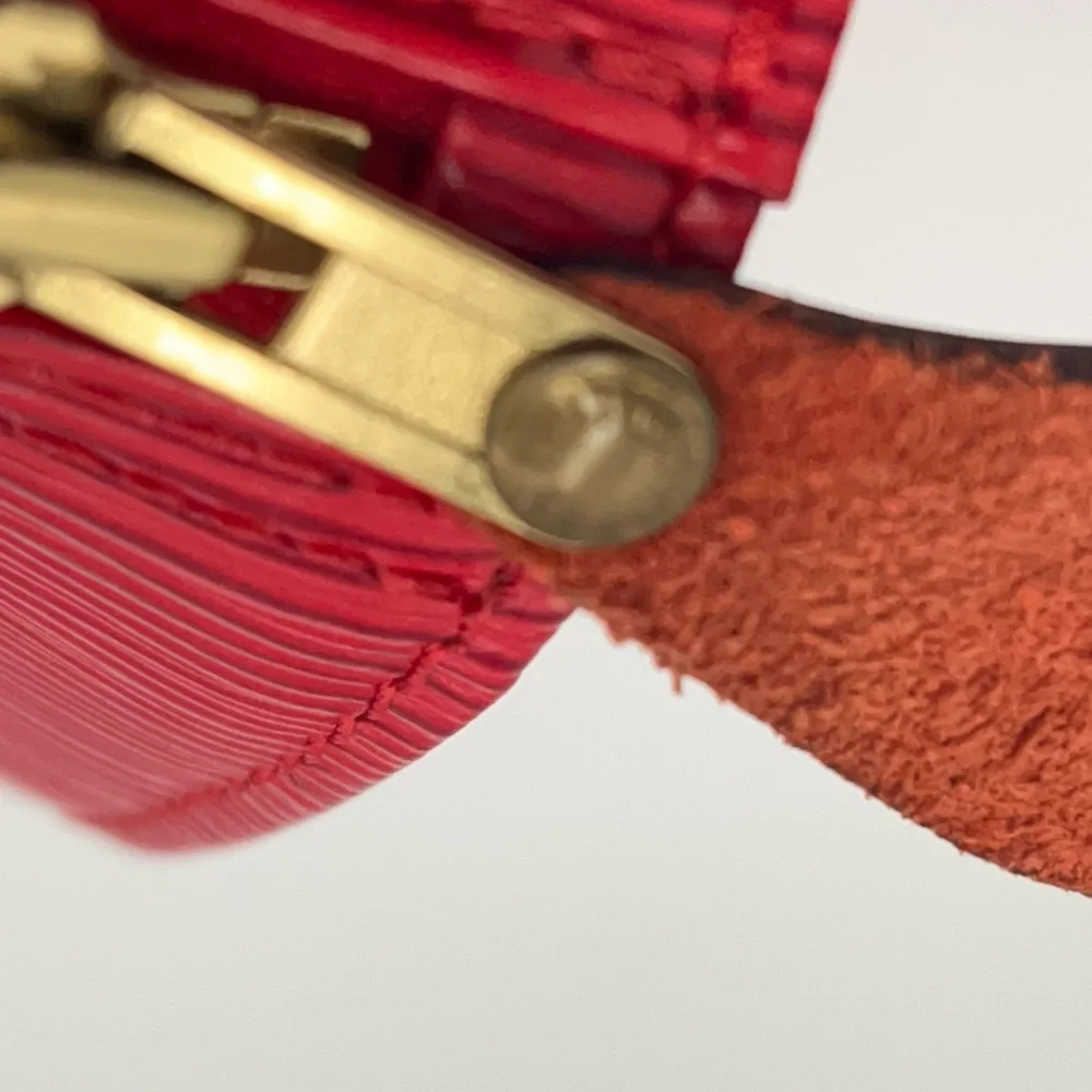 LV Epi Red Speedy in Beautful Condition w/LV dust bag and Entrupy COA!😍🌹